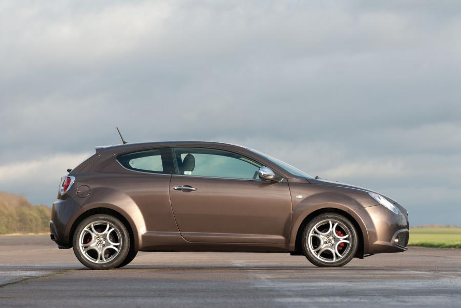  Alfa Romeo MiTo (955) 2009 года  (UK) (фото 10 из 47)